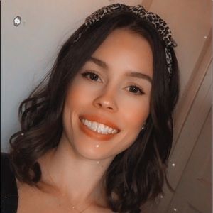 Meet your Posher, Cynthia